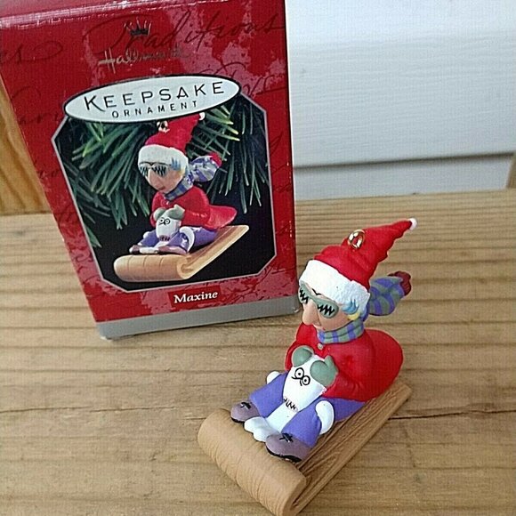 🌲 Hallmark Maxine Sledding Toboggan Dog Floyd Keepsake Ornament 1998 - Picture 1 of 7